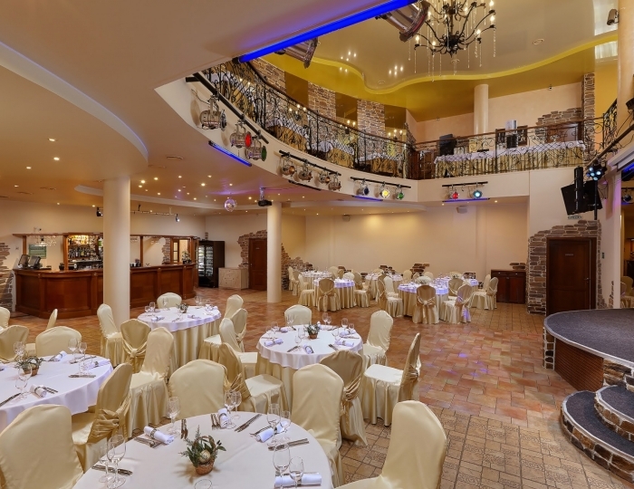 Банкетные залы  ресторана «Дворянин» - Эко-отель «ВеЛес» Суздаль